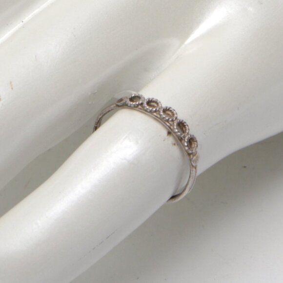 Vintage Silver Link Band Ring Delicate Minimal Understated Pinky Ring - Picture 3 of 13